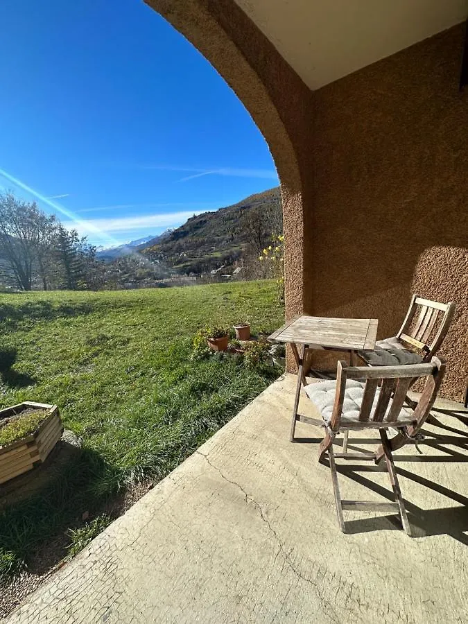 Appartement Tres Calme 2 Chambres Avec Parking Et Jardin Prive Sur Les Hauteurs De Briancon 0*, Briançon