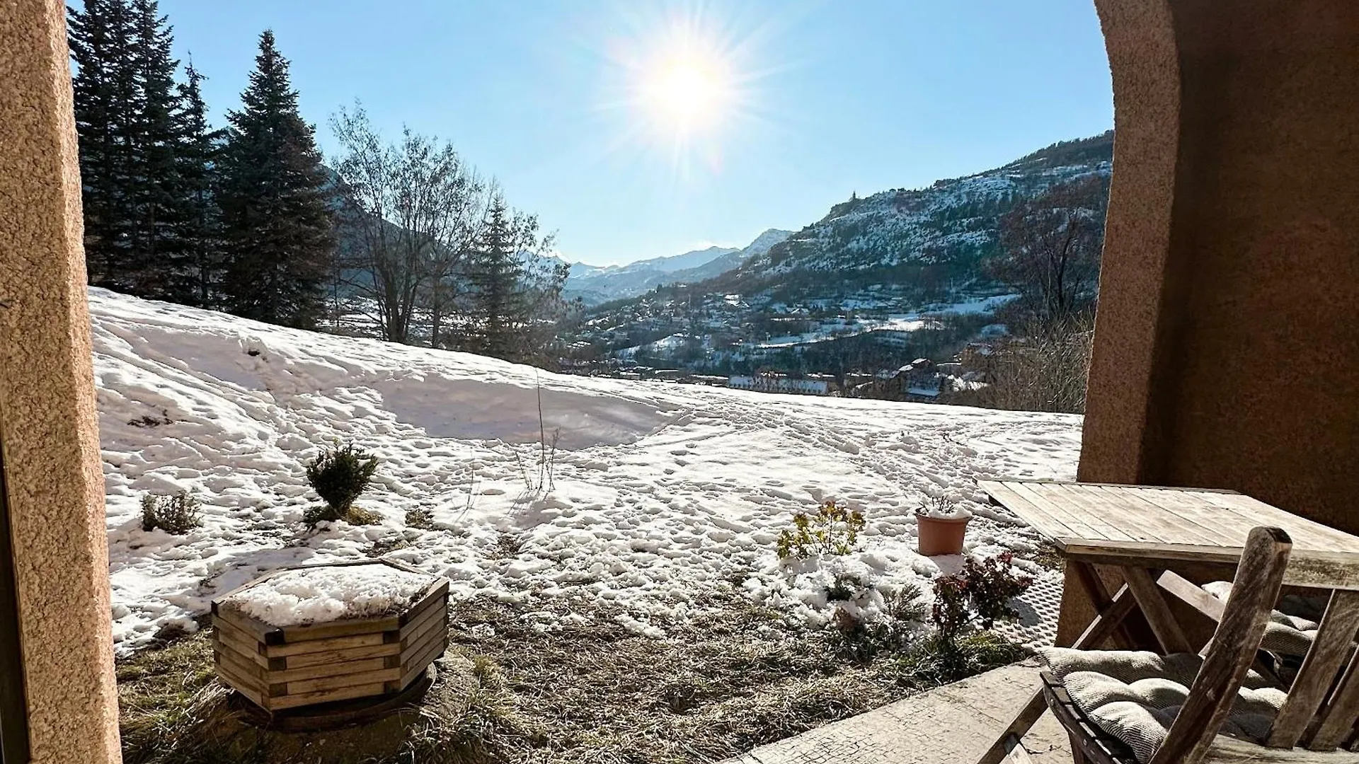 Appartement Tres Calme 2 Chambres Avec Parking Et Jardin Prive Sur Les Hauteurs De Briancon