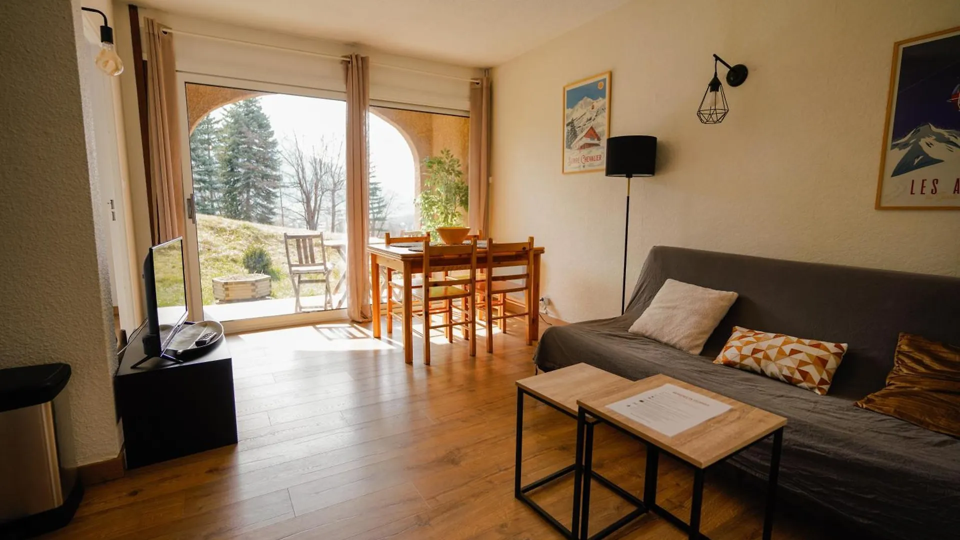 Appartement Tres Calme 2 Chambres Avec Parking Et Jardin Prive Sur Les Hauteurs De Briancon Appartamento Briançon