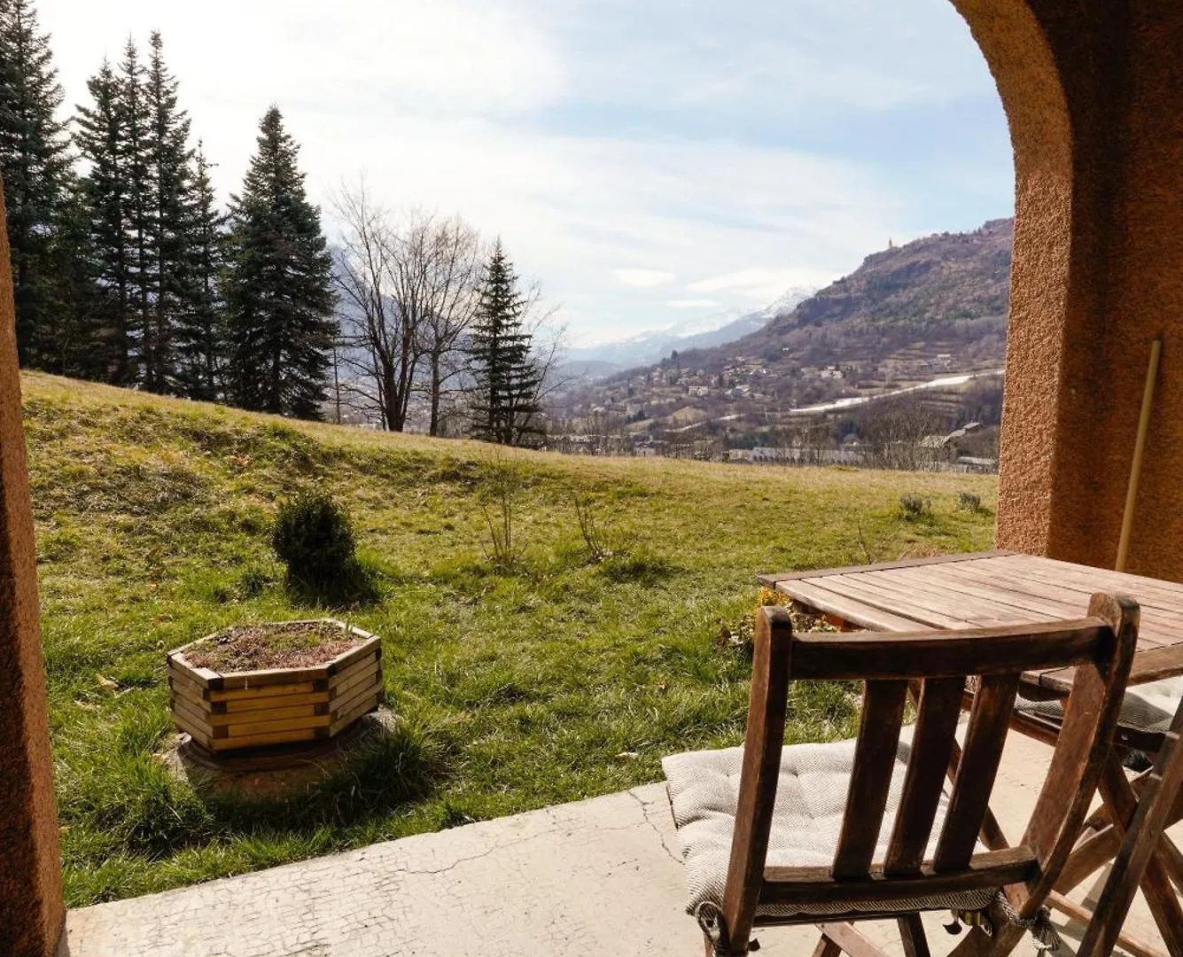 Appartement Tres Calme 2 Chambres Avec Parking Et Jardin Prive Sur Les Hauteurs De Briancon Apartment